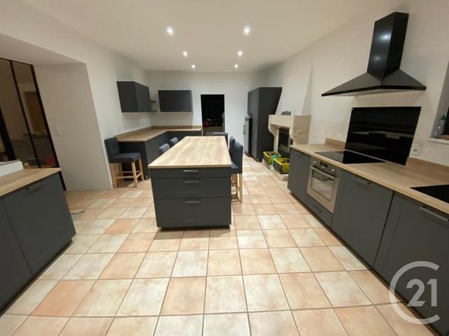 Afficher la photo en grand maison à vendre - 7 pièces - 235.0 m2 - MOUTIERS SUR LE LAY - 85 - PAYS-DE-LOIRE - Century 21 Solution Immobilière