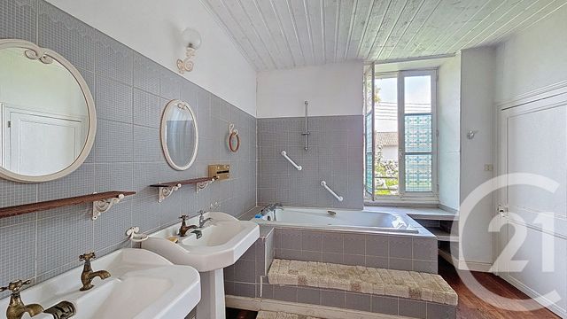 Afficher la photo en grand maison à vendre - 9 pièces - 260.19 m2 - LUCON - 85 - PAYS-DE-LOIRE - Century 21 Solution Immobilière