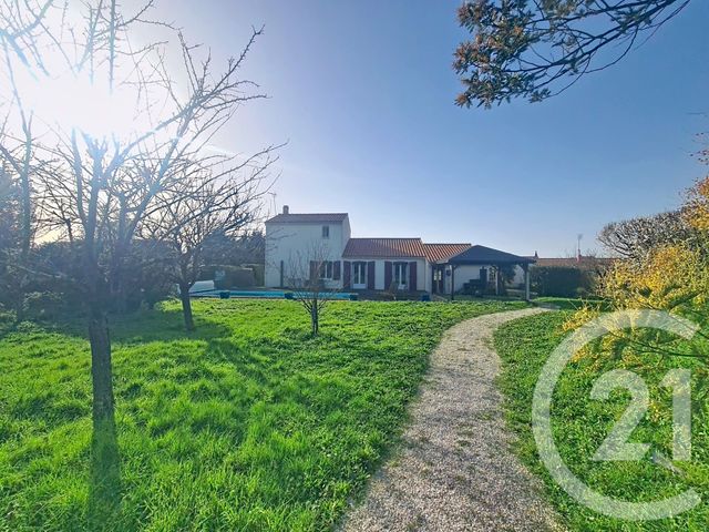 maison à vendre - 6 pièces - 163.23 m2 - ST MICHEL EN L HERM - 85 - PAYS-DE-LOIRE - Century 21 Solution Immobilière