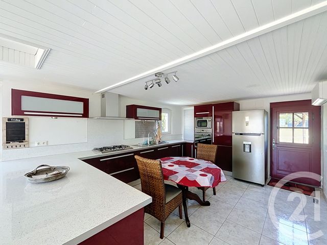 maison à vendre - 6 pièces - 163.23 m2 - ST MICHEL EN L HERM - 85 - PAYS-DE-LOIRE - Century 21 Solution Immobilière