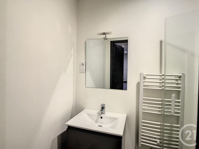 Appartement T2 à louer - 2 pièces - 30.0 m2 - LUCON - 85 - PAYS-DE-LOIRE - Century 21 Solution Immobilière