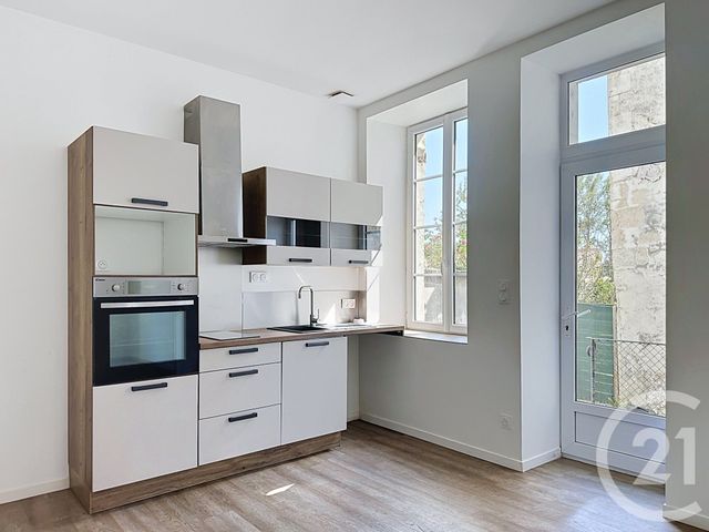 Appartement T2 à louer - 2 pièces - 44.6 m2 - LUCON - 85 - PAYS-DE-LOIRE - Century 21 Solution Immobilière