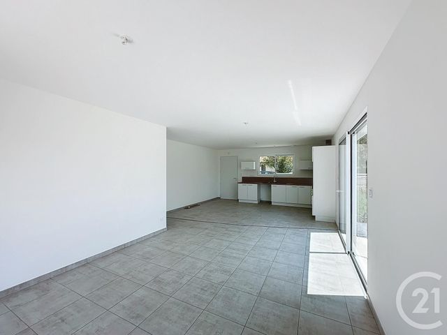 maison à louer - 4 pièces - 84.0 m2 - MOUTIERS SUR LE LAY - 85 - PAYS-DE-LOIRE - Century 21 Solution Immobilière