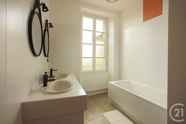 maison à vendre - 12 pièces - 289.0 m2 - LUCON - 85 - PAYS-DE-LOIRE - Century 21 Solution Immobilière