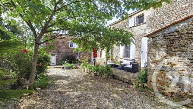 maison à vendre - 6 pièces - 225.0 m2 - LA CHAPELLE THEMER - 85 - PAYS-DE-LOIRE - Century 21 Solution Immobilière